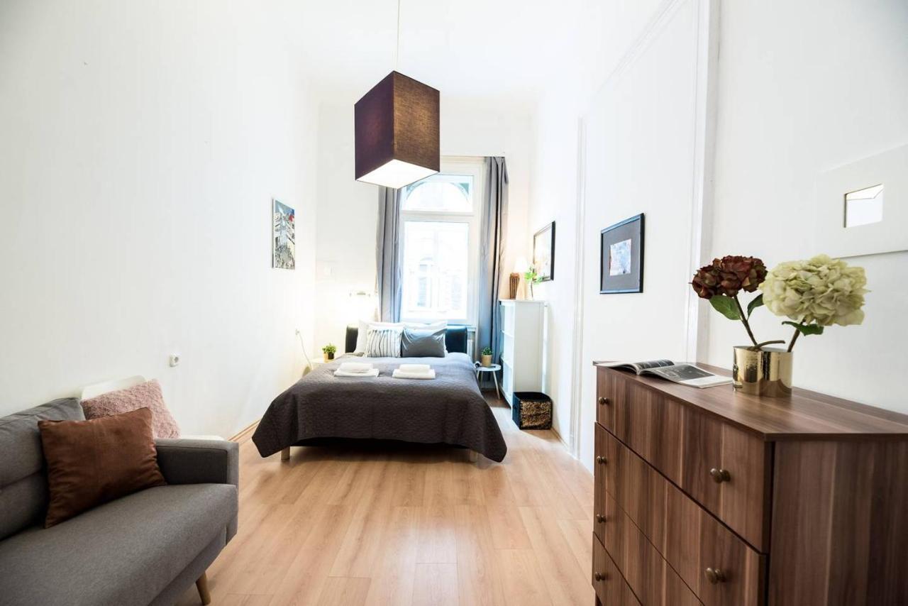 Cosy And Central With 4 Bedrooms And A/c Boedapest