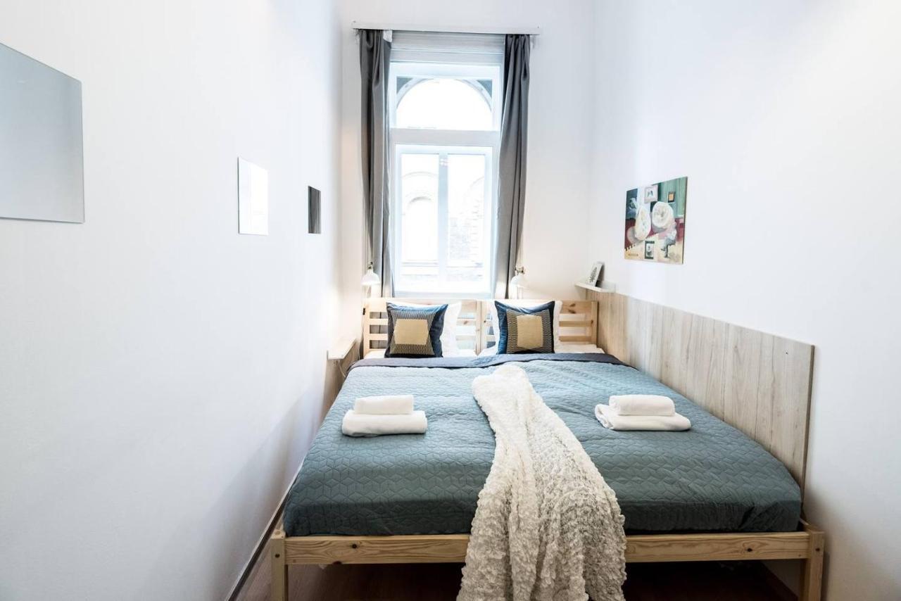 Cosy And Central With 4 Bedrooms And A/c Boedapest
