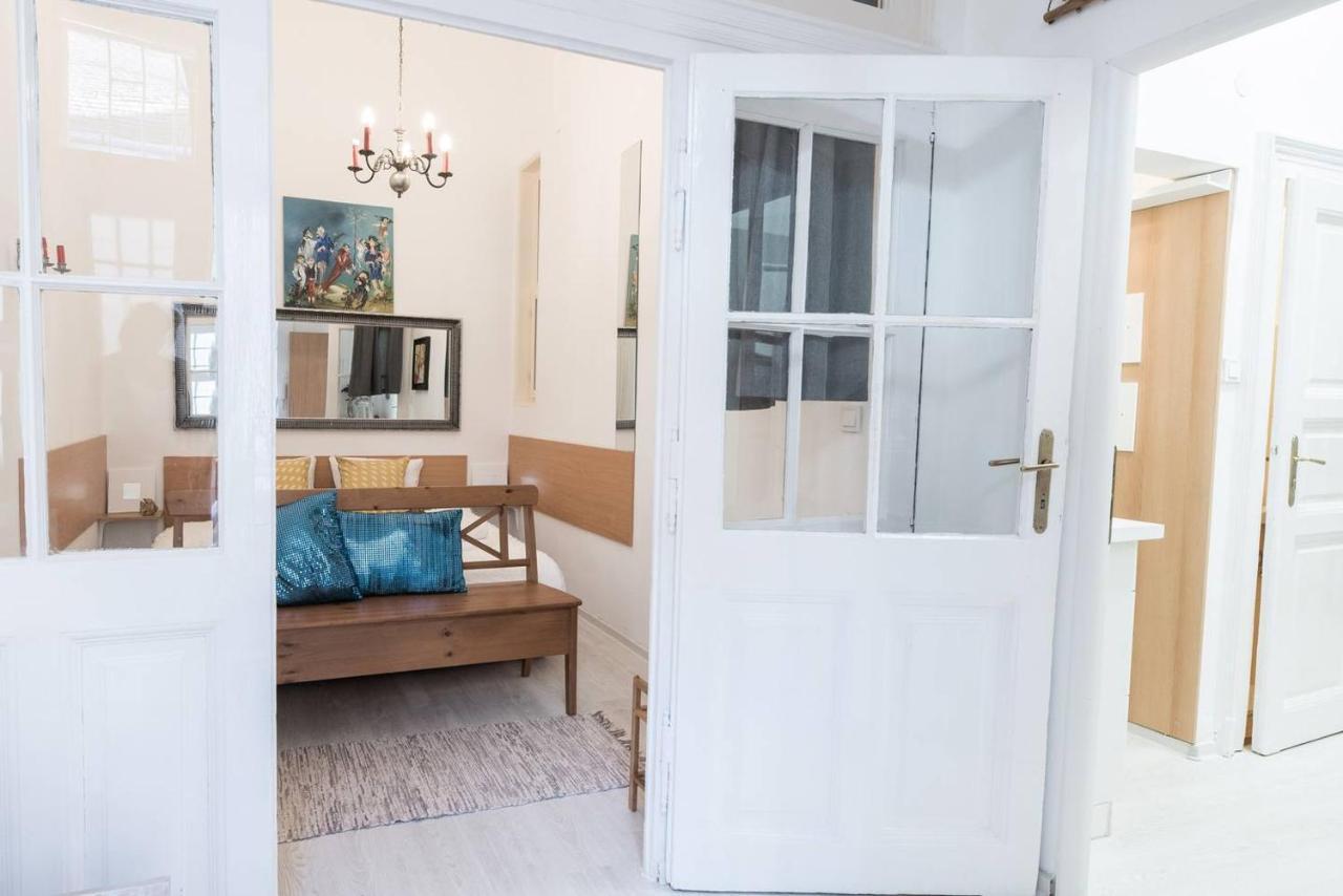 Cosy And Central With 4 Bedrooms And A/c Boedapest