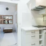 Cosy And Central Apartment With 4 Bedrooms And A/C