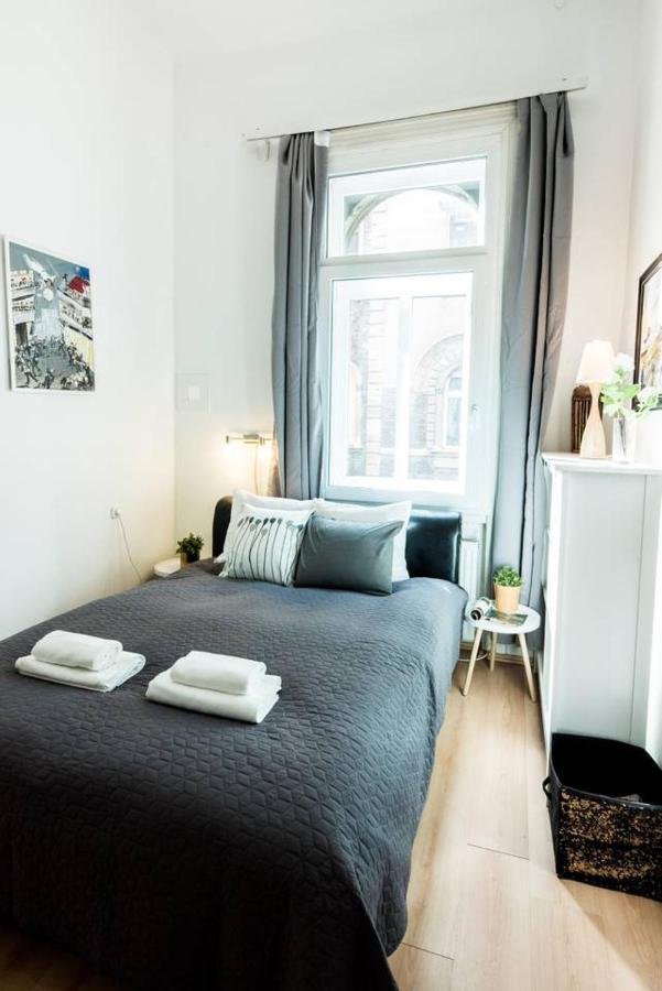Cosy And Central With 4 Bedrooms And A/c Apartman *