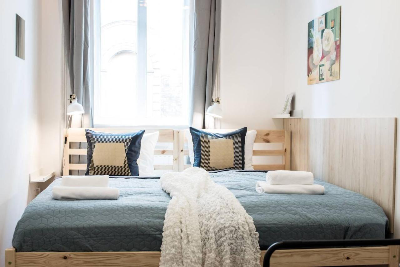 Cosy And Central With 4 Bedrooms And A/c Apartman *
