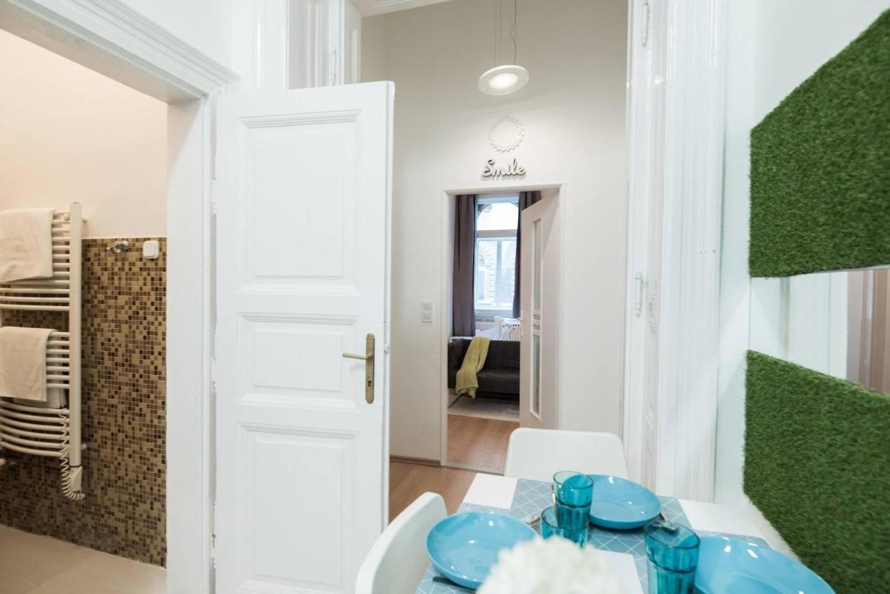 Cosy And Central With 4 Bedrooms And A/c Apartman *