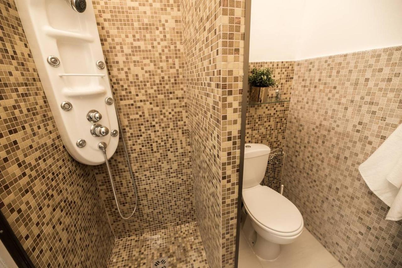 Cosy And Central With 4 Bedrooms And A/c Apartman *