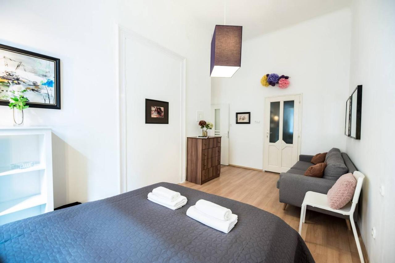 Cosy And Central With 4 Bedrooms And A/c Apartman *