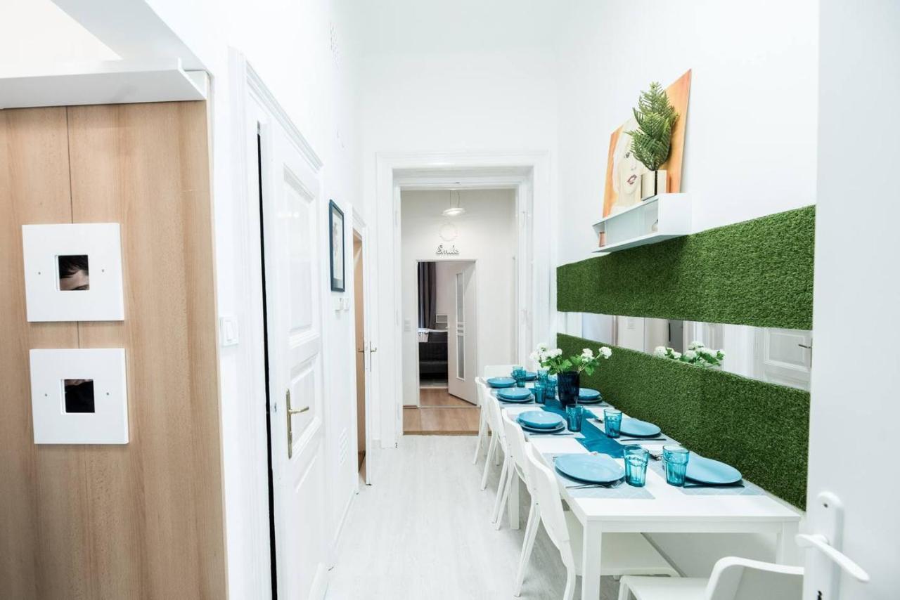 Cosy And Central With 4 Bedrooms And A/c Apartman