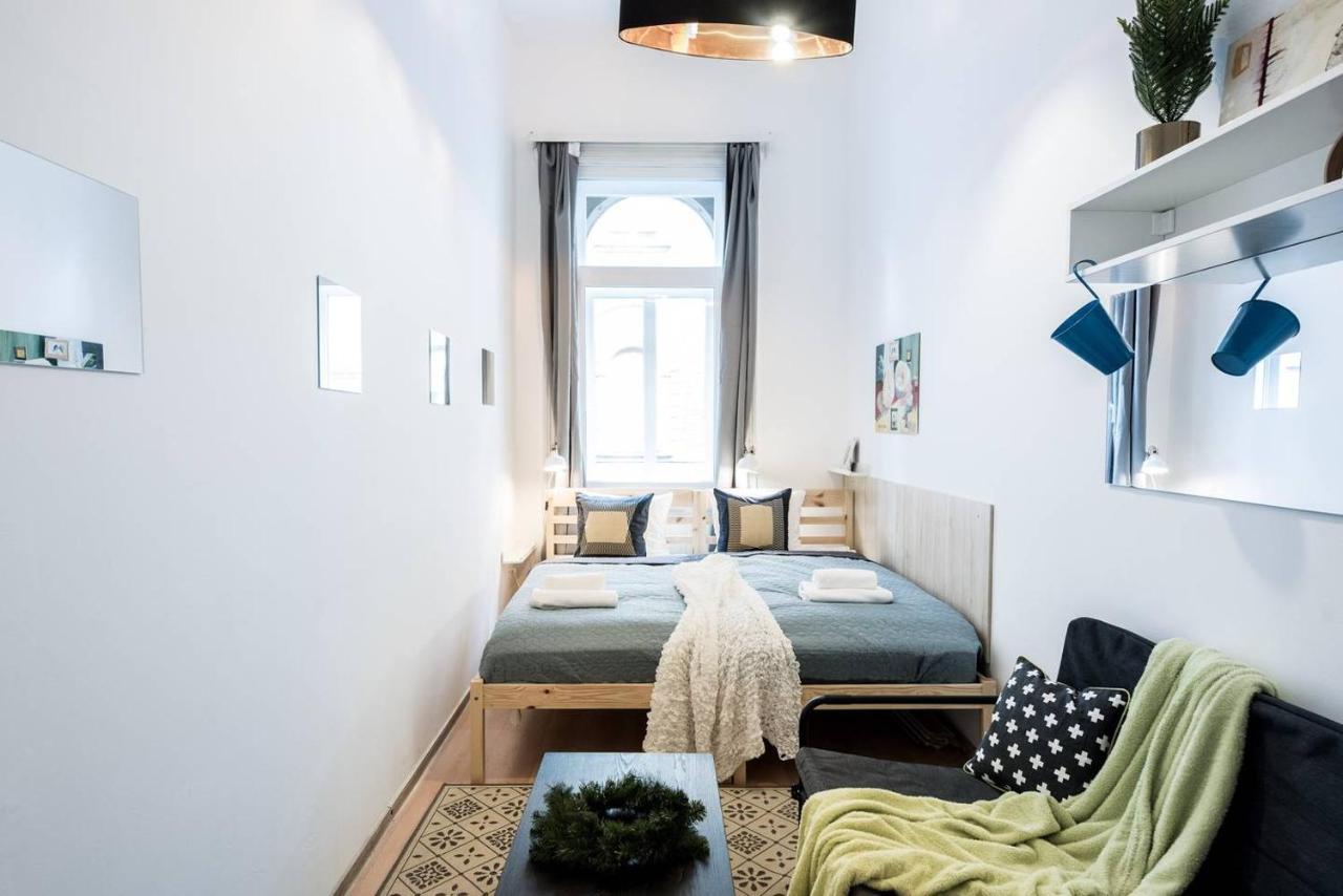 Cosy And Central With 4 Bedrooms And A/c Apartman